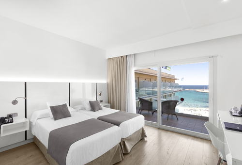 Doppelzimmer mit zwei Einzelbetten im Hotel El Cid auf Mallorca