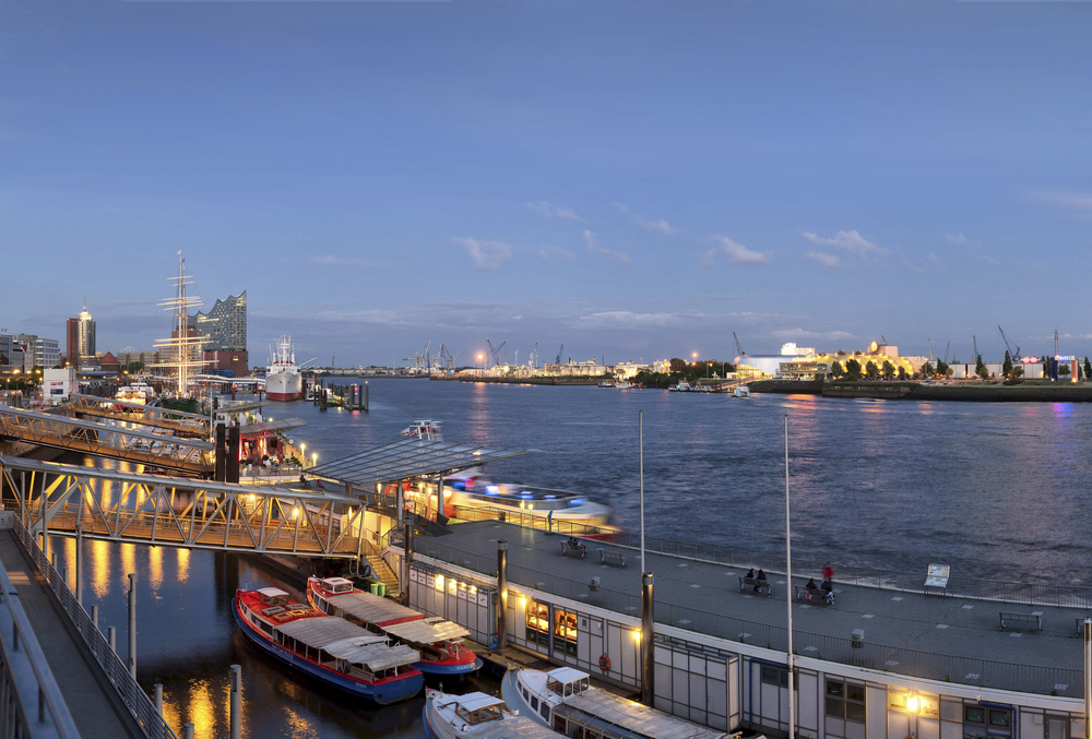 Hamburg Hafen Elbphilharmonie Landungsbrücken