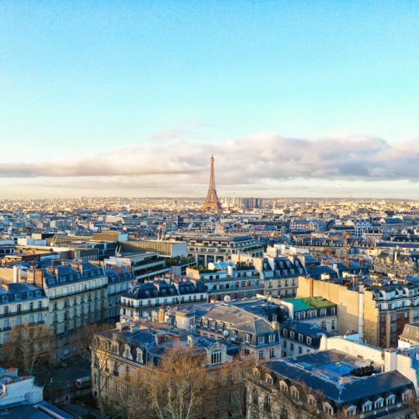 Gefuehrte-Staedtereise-nach-Paris-mit-Bus